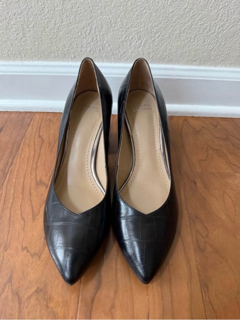 Johnston & Murphy Black Croc-Embossed Pointed Pumps